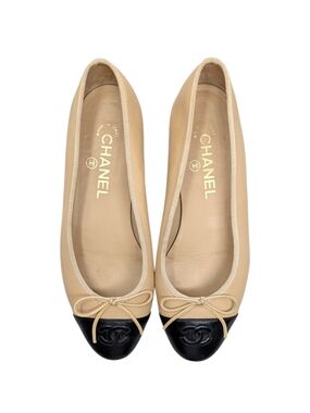 Chanel Ballet Flat Ballerina Two Tone Beige Tan Black CC Logo Cap Toe 37.5 | 7